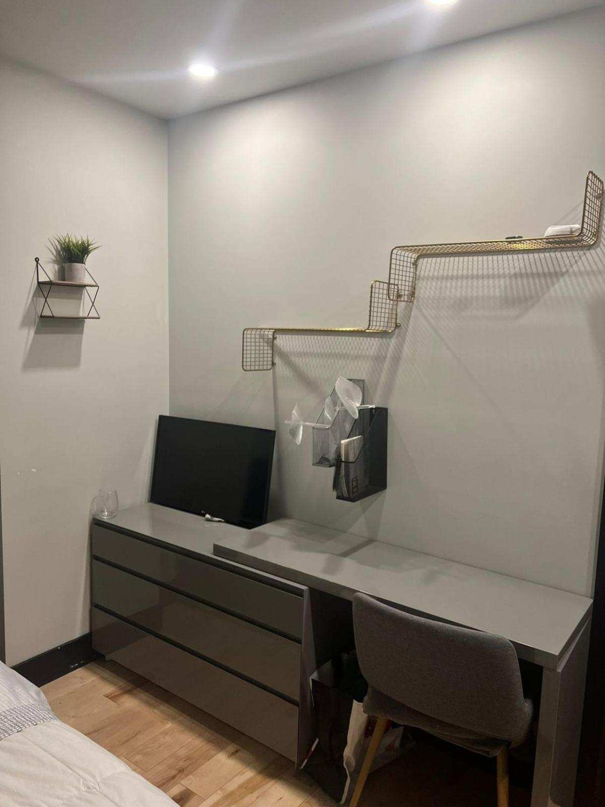 Private Room & Private Bathroom In Le Plateau 몬트리올 외부 사진